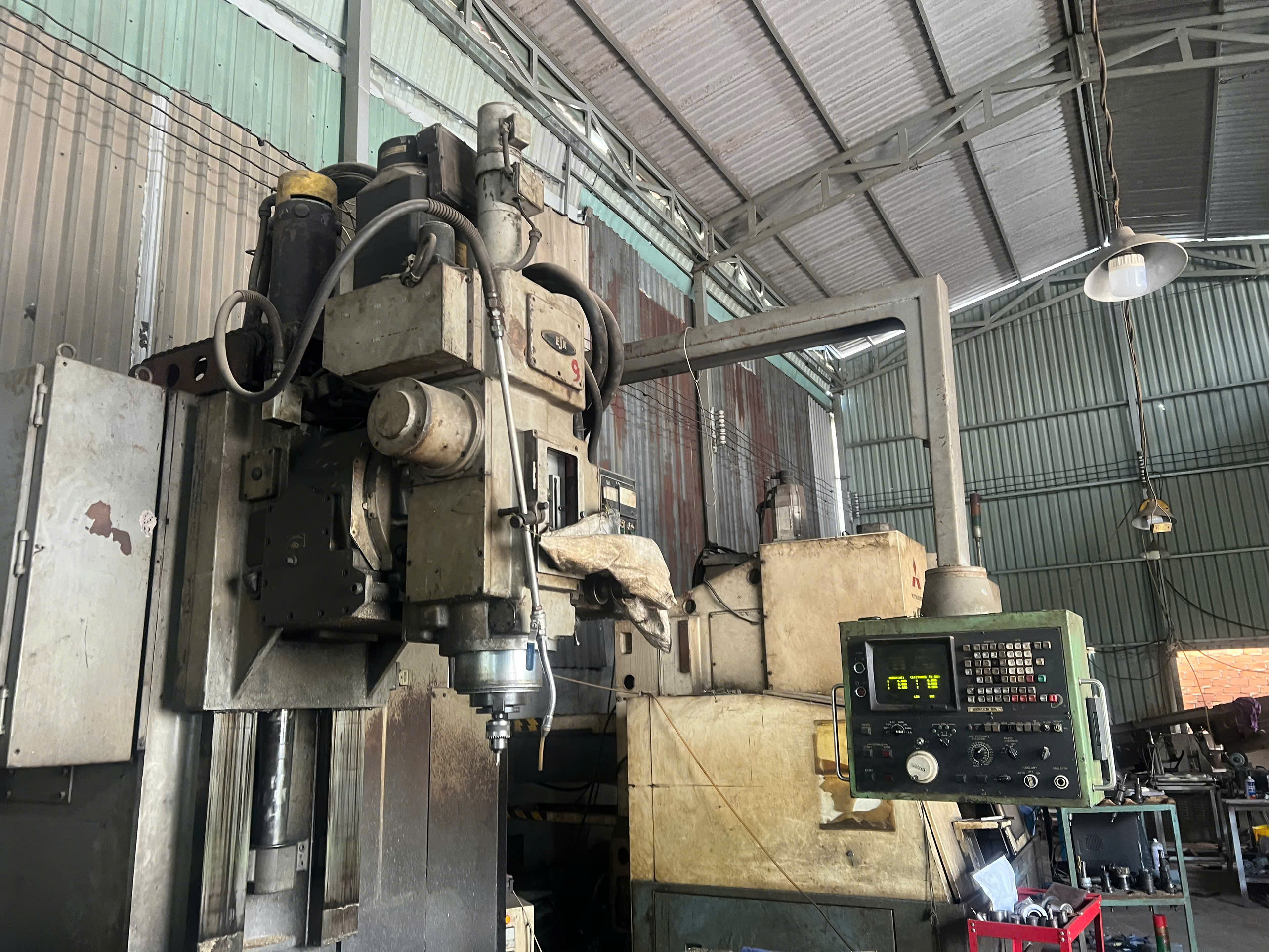 Vertical milling machine 2.jpg